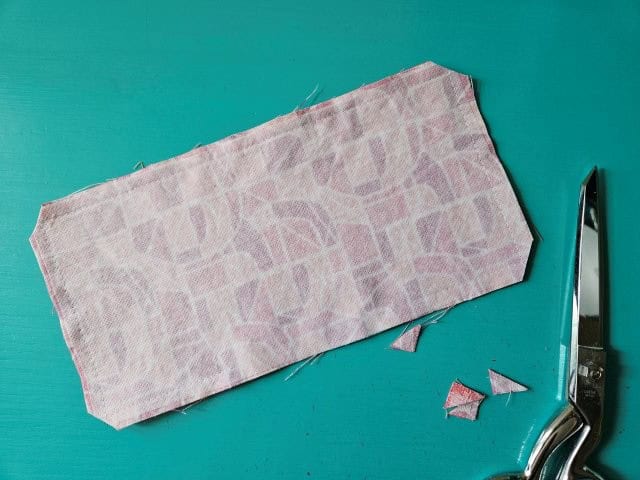 Clip the corners of the gift card holder