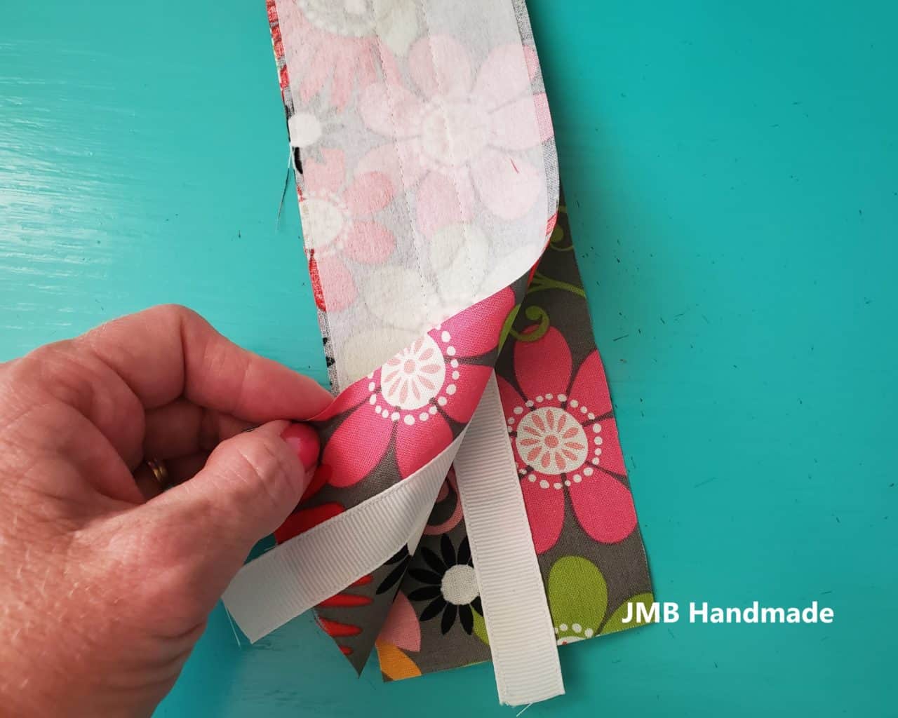 Easy fabric bookmark tutorial