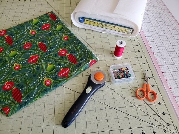 Sewing supplies to make fabric placemats