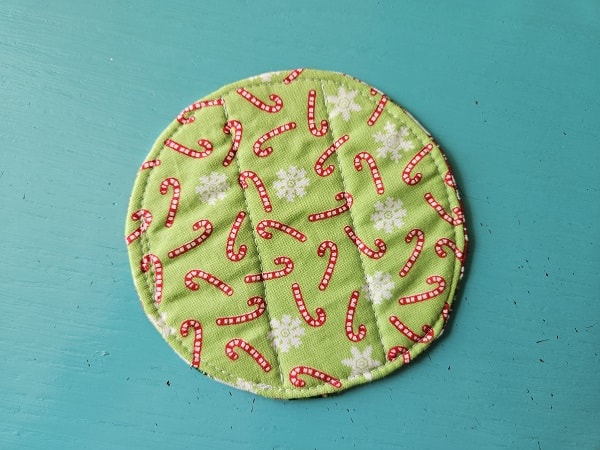 Picture showing the finished back of the quilted circle coaster