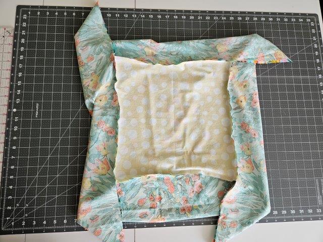 Fabric napkin with all four sides sewn