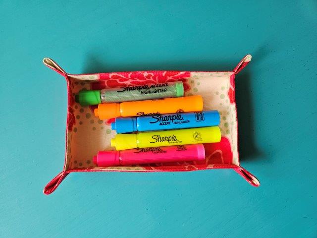 Fabric tray storing highlighters