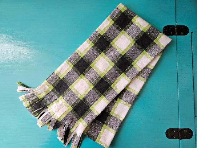 How to sew a flannel scarf with fringe