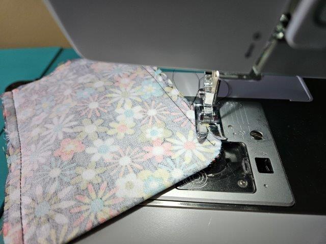 Sew the corners of the top of the mini wallet