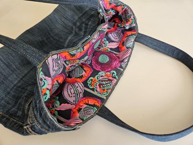 Sew a handbag out of jeans