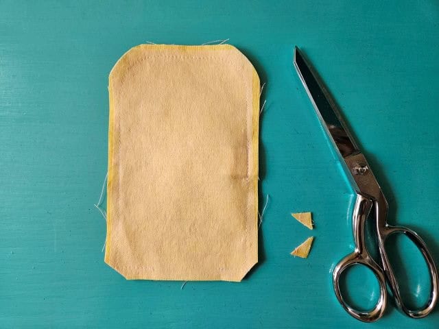 Clip the bottom corners with sewing scissors