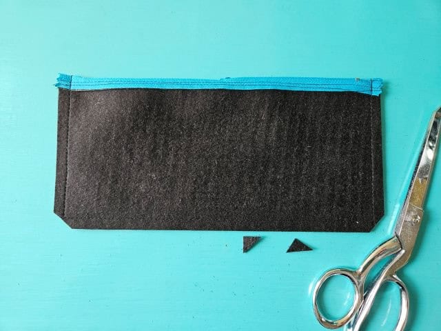 Clip the two corners using sewing scissors