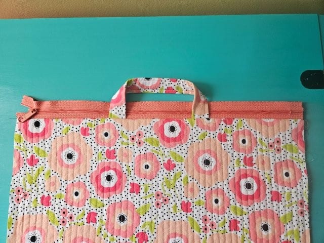 Another picture showing one side of the zipper