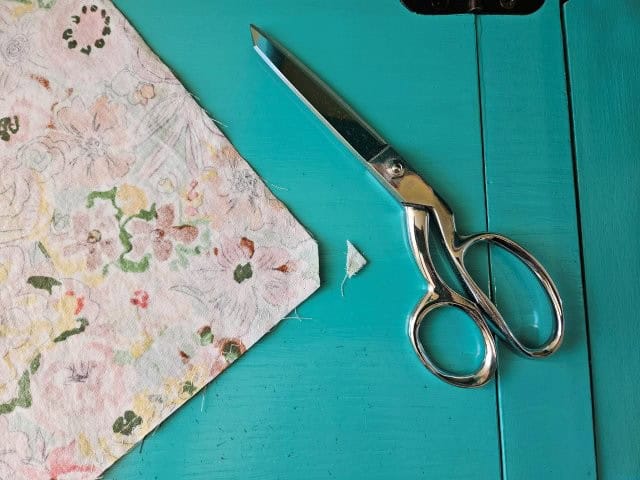 Clip the corners of the pillow case