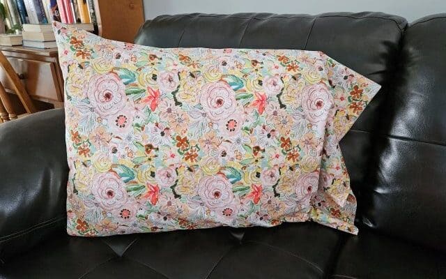 How to Sew a Standard Size Pillowcase – Sewing Pattern