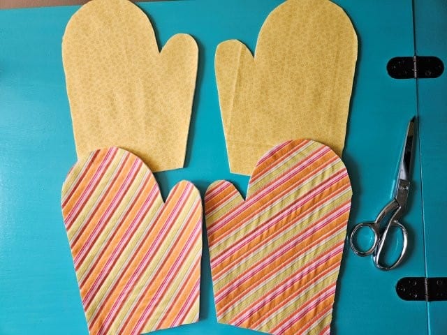 Oven mitt outer and lining and fabric pieces cut out