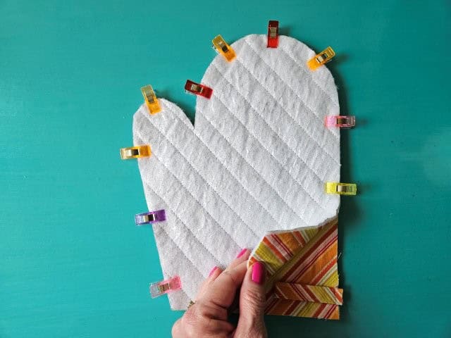 Place the outer mitts right sides together