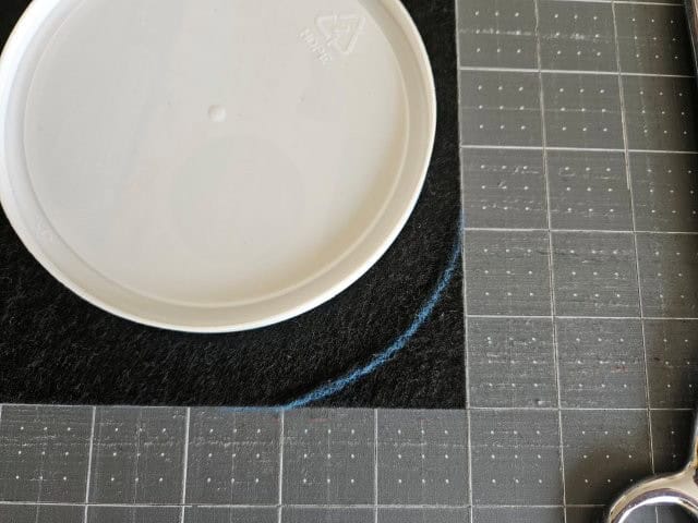 Draw line to round the corner