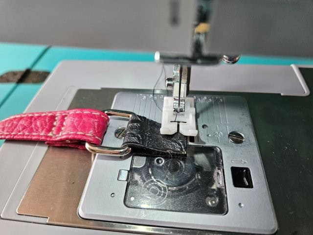 Baste the straps to the rings