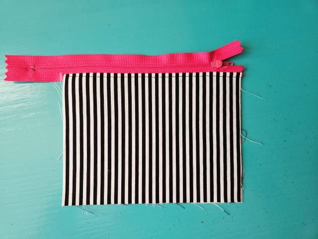 One side of the zipper is finished