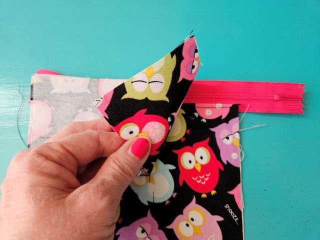 Outer fabric on top of zipper right sides together