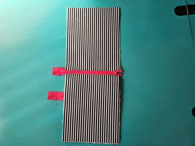 Picture of the lining side of the finished zipper