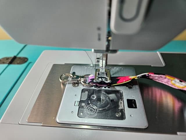 Sew the strap with the swivel hook