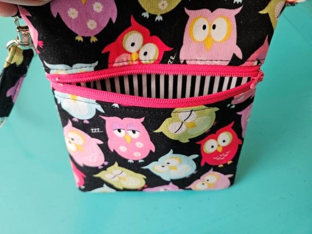 Finished crossbody cell phone purse