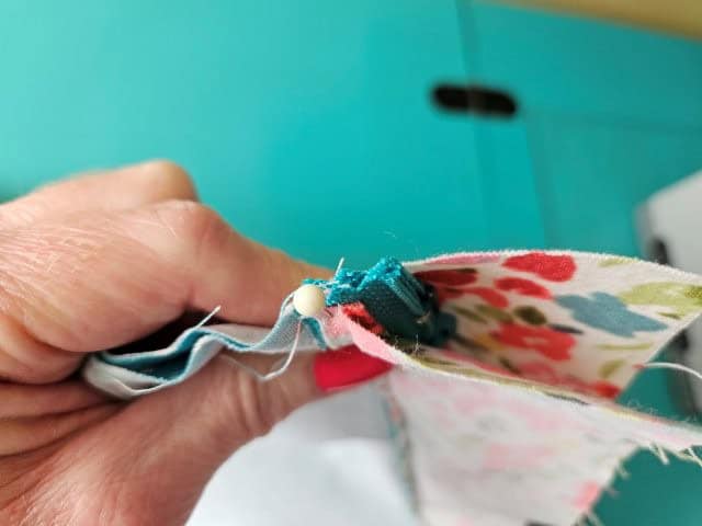 Pinch zipper so the teeth are facing out