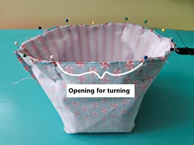 Line up the seams of the little tote bag and pin around the top