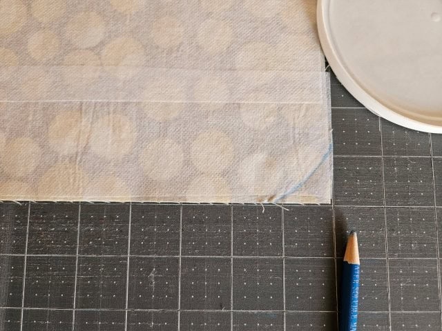 The blue mark to cut