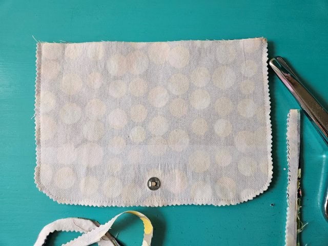 Use pinking shears to trim edge