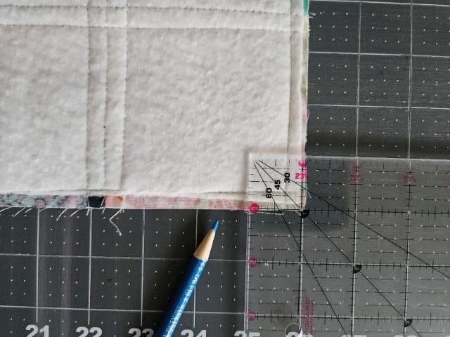 Squaring the bottom of the crossbody bag