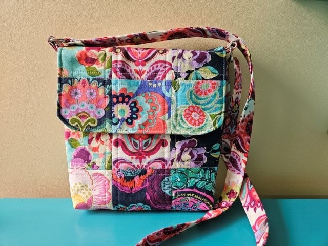 Quilted patchwork messenger sling bag sewing tutorial