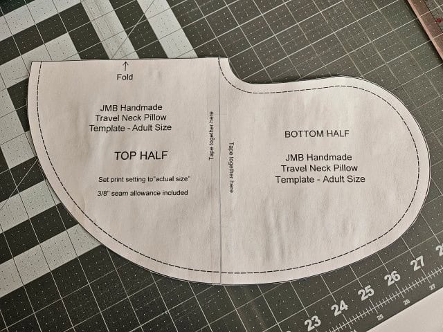 Cut out the template for the neck support pillow