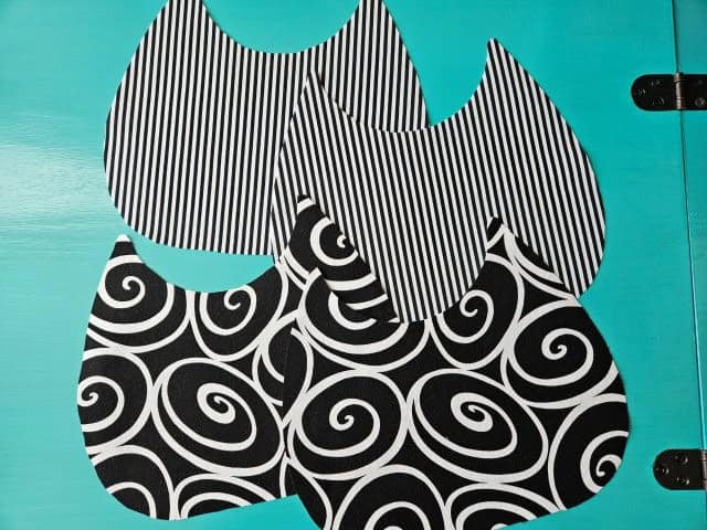 Outer and lining fabric pieces for the shoulder bag