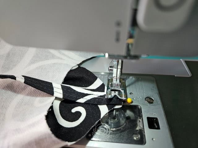 Basting the strap to the bag