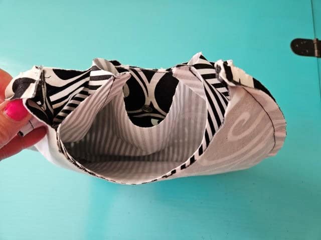 Place the lining bag inside the outer bag right sides together