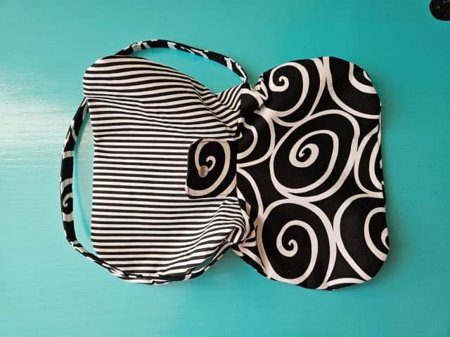 Turn the shoulder bag right side out