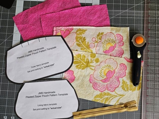 Pleated zipper pouch fabric pieces