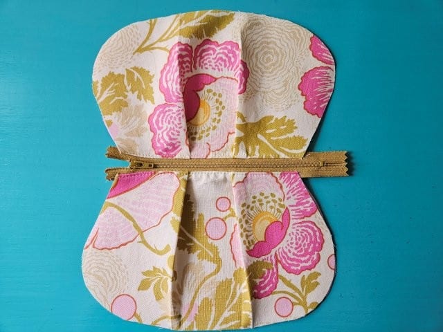 Picture of the zipper attached