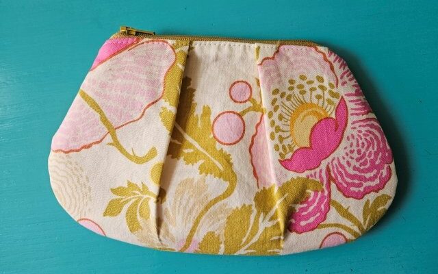 How to Make a Pleated Zipper Pouch – Sewing Tutorial