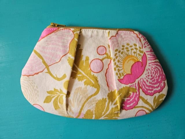 How to Make a Pleated Zipper Pouch – Sewing Tutorial