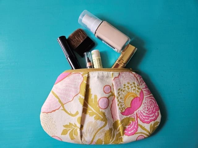DIY pleated zipper pouch sewing pattern