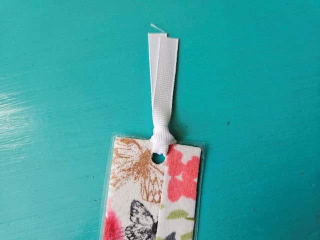Picture of the ribbon on the bookmark