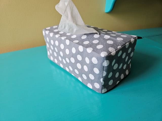 Easy cover for facial tissues