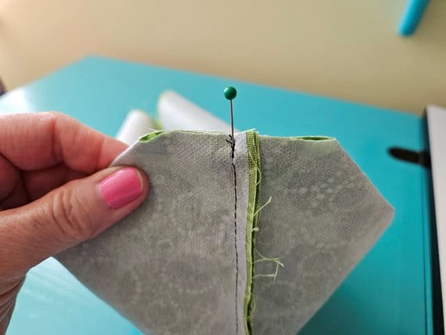 Pinch the squares and pin