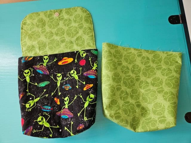 One outer bag and one lining bag