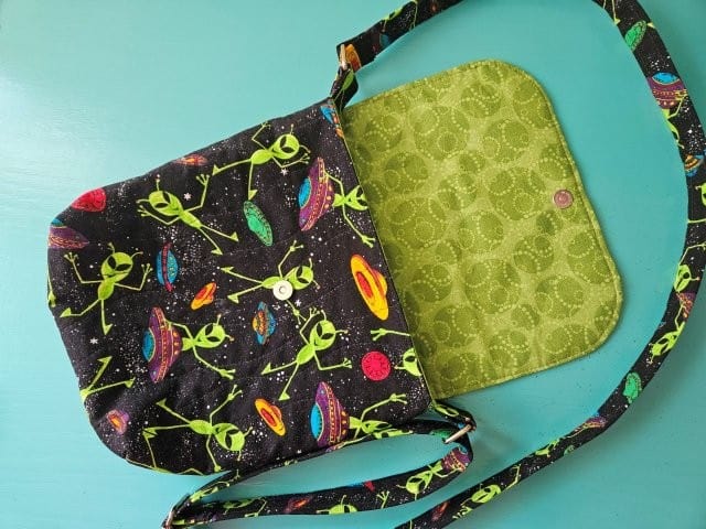 DIY quilted messenger crossbody bag sewing tutorial