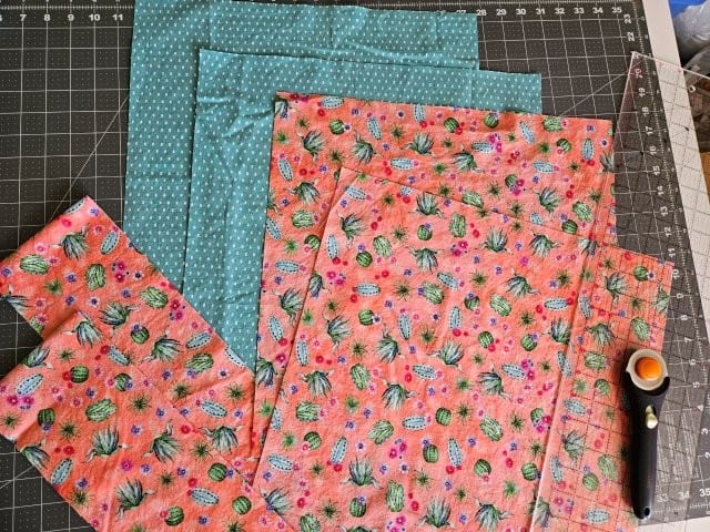Flat bottom tote bag cut fabric pieces