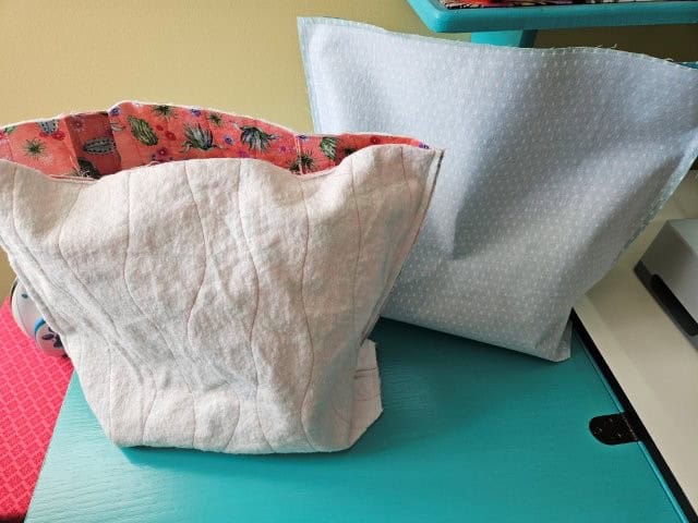 Picture of the lining and outer bag pieces