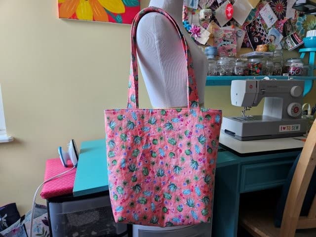 Quilted flat bottom tote bag sewing pattern