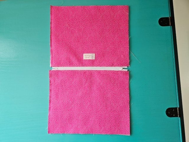 Picture showing the attached zipper