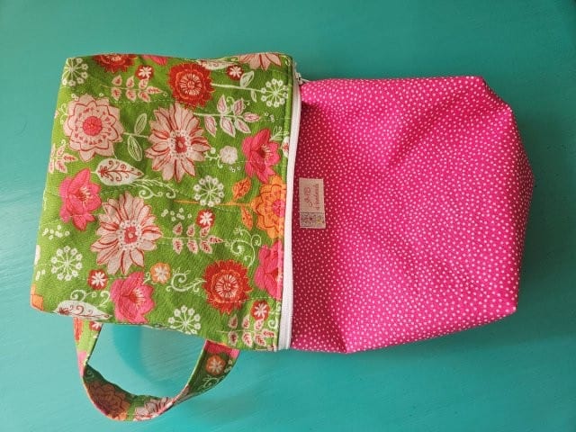 Turn the quilted zipper pouch right side out