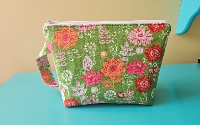 Quilted Zipper Pouch with Side Strap Sewing Tutorial